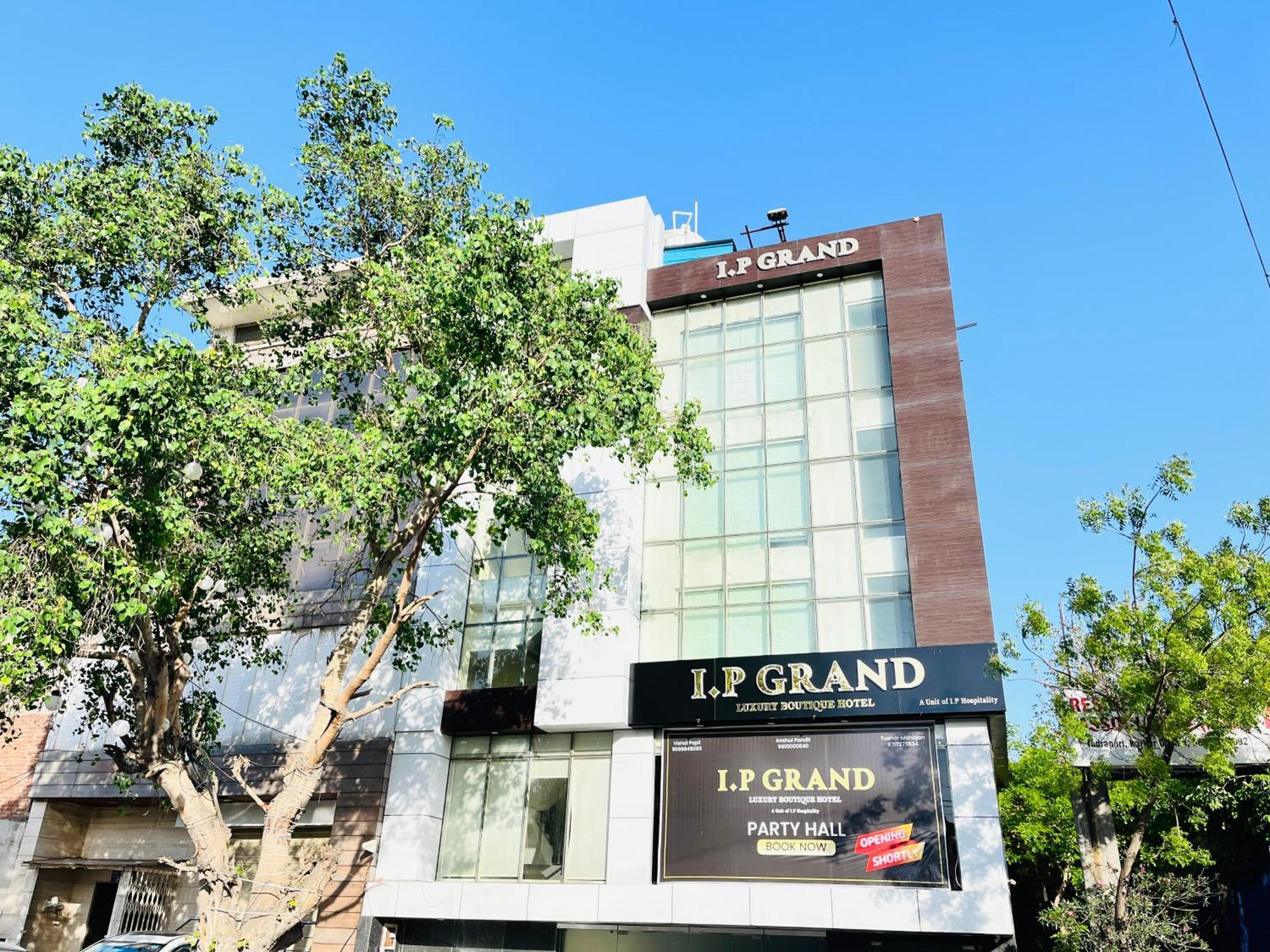 Hotel Aura Ip Grand Karkardooma Metro Station New Delhi Couple Friendly Exterior foto